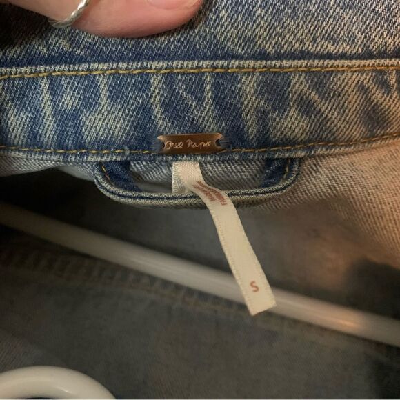 Free People Studded Distressed Jean Jacket Small - Picture 4 of 7